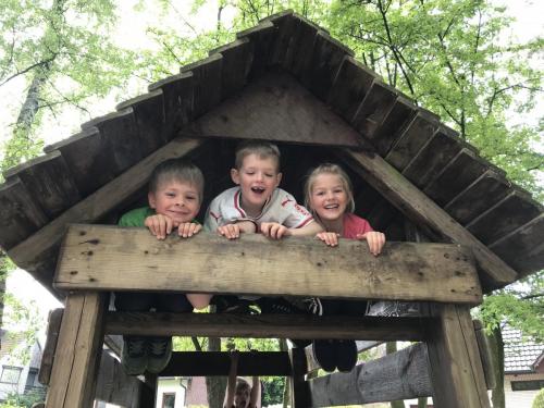 ABCA54AA-6B13-44B8-B16F-8DA07966CDFD